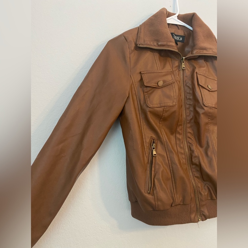 Women's Brown Leather Jacket - Picture 4 of 15